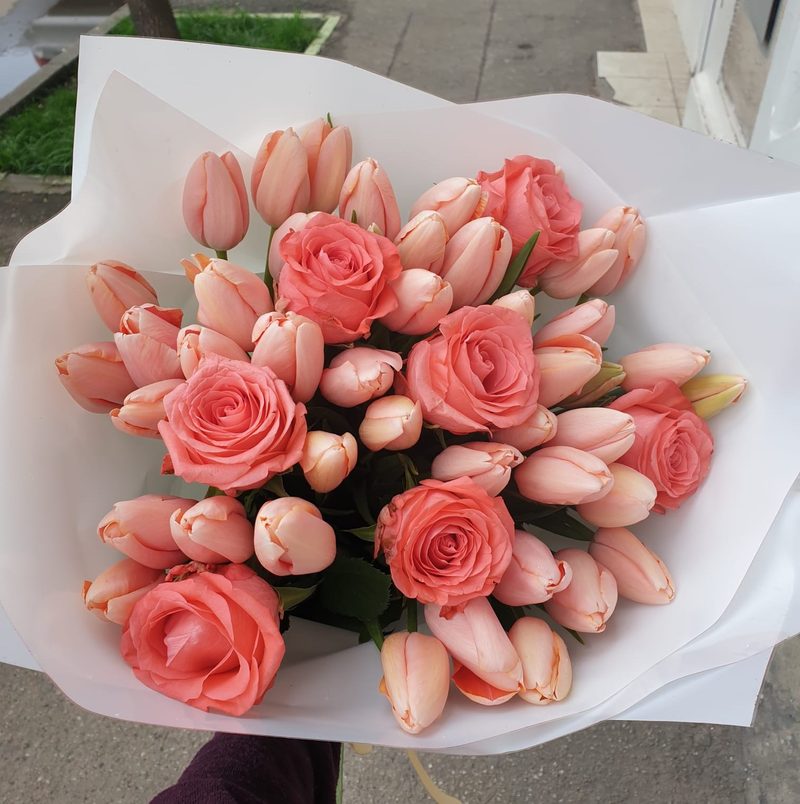 Buchet Lalele Alb-Roz